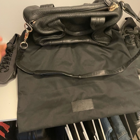 Alexandra want Rocco bag in gold hardware - Picture 5 of 5